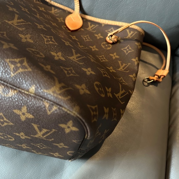 Louis Vuitton Neverfull MM - Picture 13 of 15